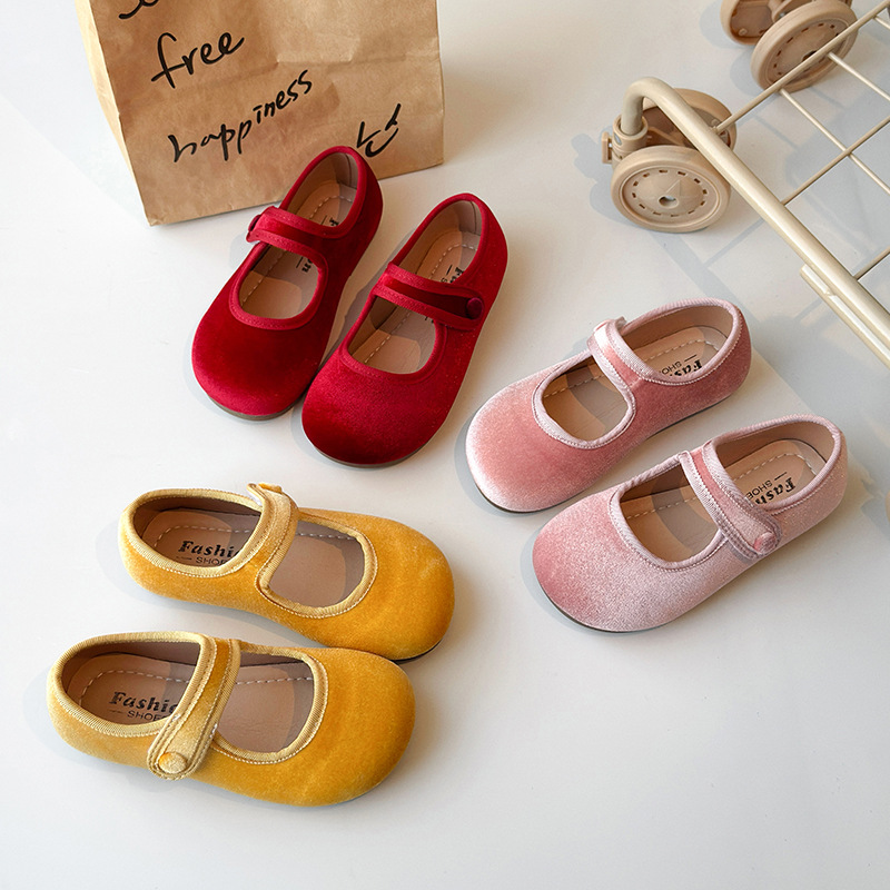 Zapatos de terciopelo para niños coreanos 2026 primavera y otoño zapatos princesa roja zapatos de un solo puerto poco profundo zapatos de bebés de frijoles image 4
