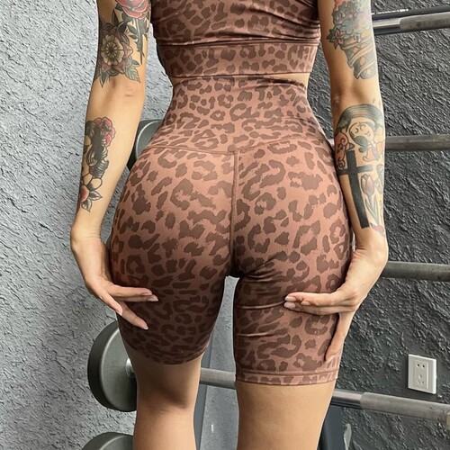 European and American leopard print sports fitness yoga hip-raising high-waisted slim-fitting non-embarrassing line naked feeling breathable elastic cycling shorts