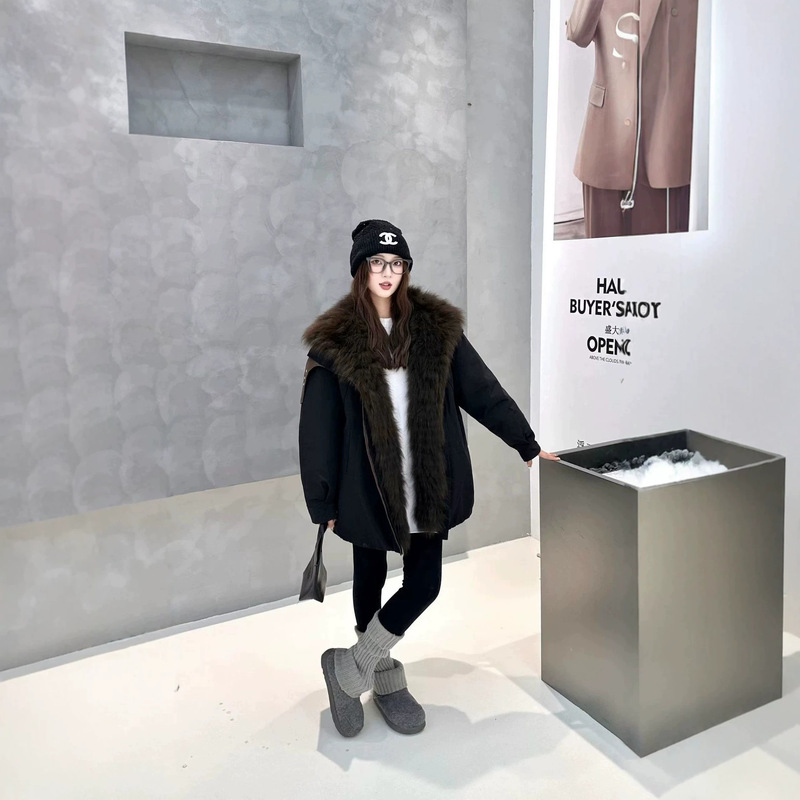 Popular parka down jacket, mid-length, detachable fox fur large collar, parka with navy collar, fur coat for women Popular parka down jacket, mid-length, detachable fox fur large collar, parka with navy collar, fur coat for women