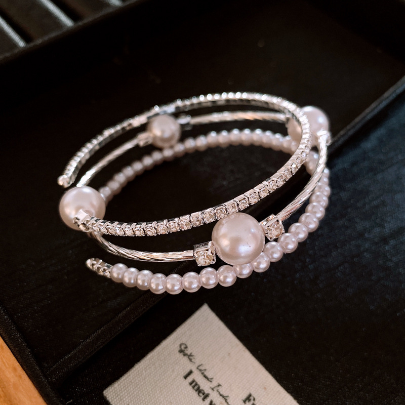 欧米のクロスボーダーにジルコンを入れて、ブレスレットを開けます。