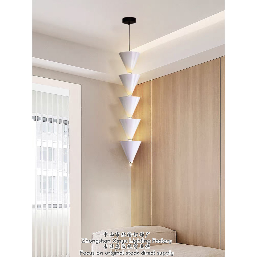 Simplificado dormitorio puerta de entrada cabina de cama nueva lámpara de lámpara de lámpara de lámpara pasillo larga línea multicapa moderna personalidad creativa nórdica