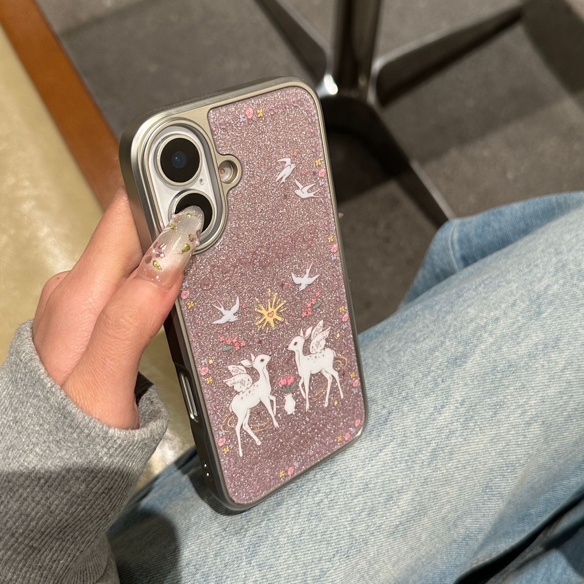 Fun Girl Heart Angel Cervatillo Adecuado para Apple 16ProMax Funda para teléfono móvil 15Pro/14Pro Flower 13 Mujer