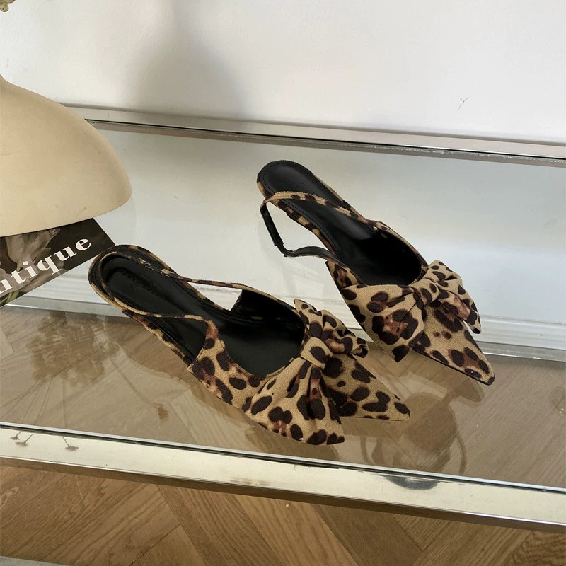Small sandals with bow low-cut, 2025 years