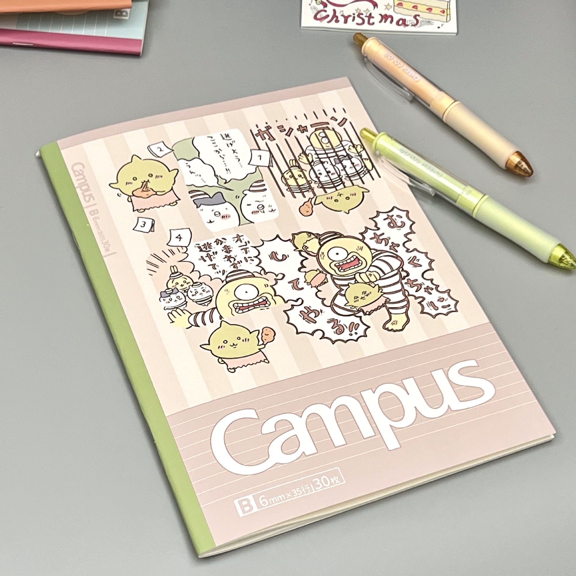 小紅の本はよく売れています。