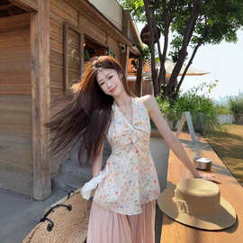 2025夏季甜美时尚碎花小众设计无袖吊带背心女露背百搭挂脖上衣潮