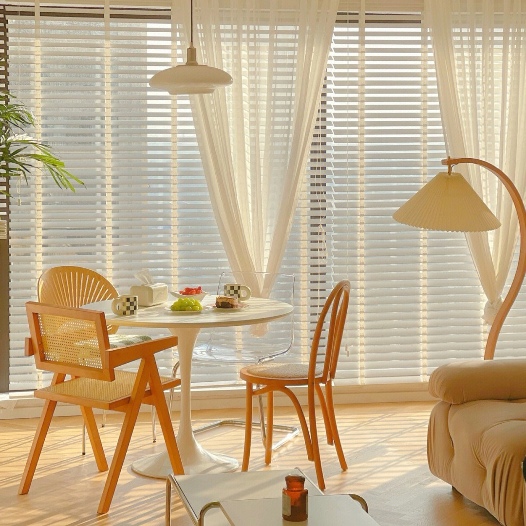 Lámpara de pie lámpara de pesca lámpara de sala de estar atmósfera simple moderno creativo neto rojo paja falda lámpara dormitorio Zhongshan lámparas