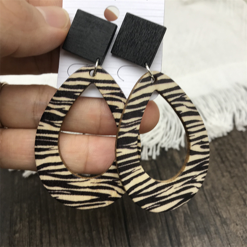 1 Pair Bohemian Water Droplets Leopard Hollow Out Wood Chandelier Earrings display picture 5