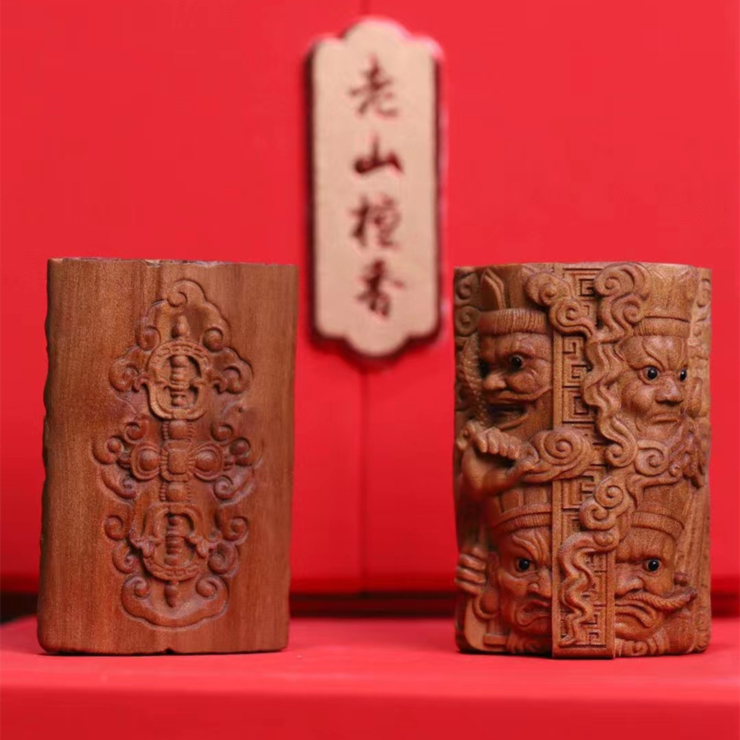 印度老山檀四大天王吊坠檀香木手雕神像牌子挂件毛衣链项饰批发男