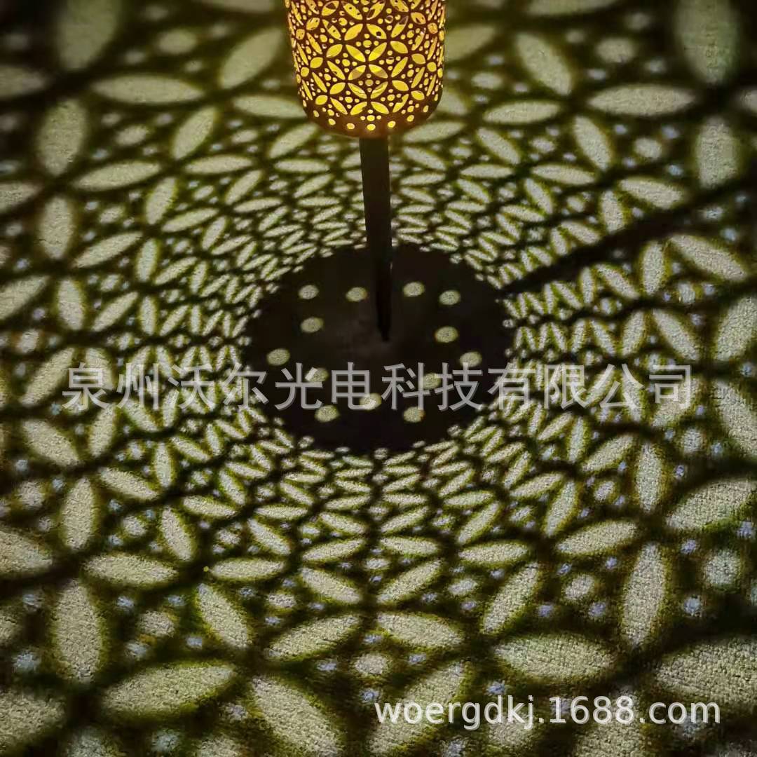 热销LED花园铁艺防水太阳能灯 圆柱形镂空复古地插路灯草坪灯2PCS