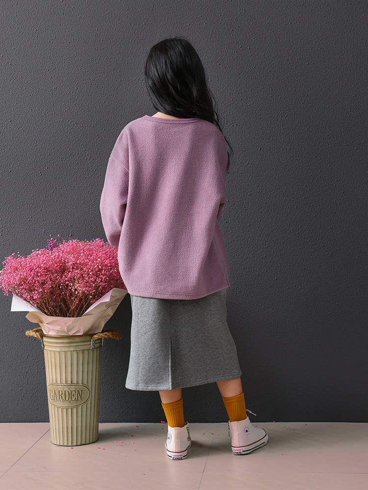 Traje de falda casual Han Fan para niñas Suéter de terciopelo polar suelto y simple, todo fósforo, cálido y casual