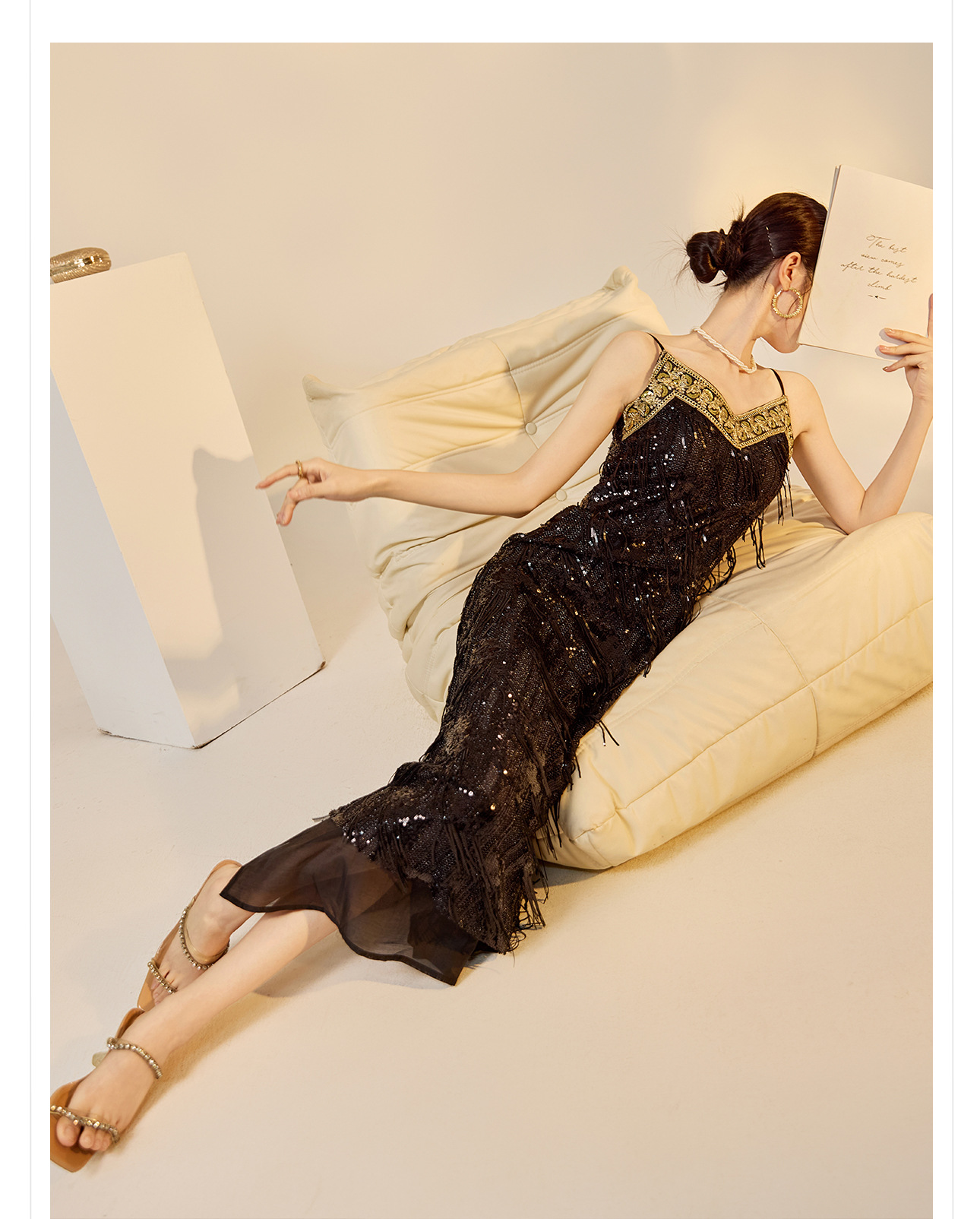 Đầm maxi nữ thắt eo phong cách Trung Hoa cổ điển đính cườm lưới thêu tua rua ZX N7012 — Đen Obsidian, Gạo hạnh nhân chi tiết 5