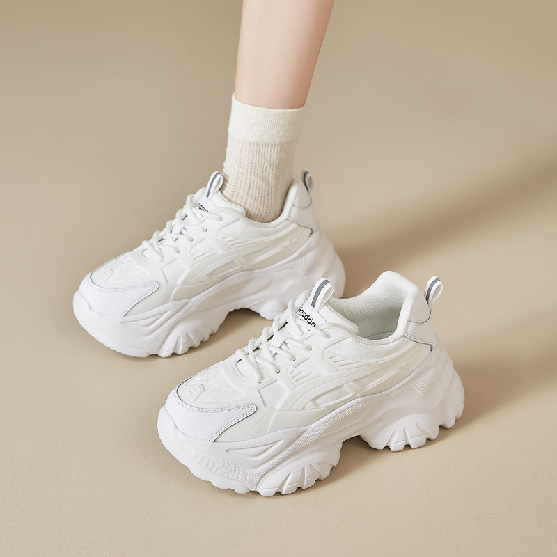 Zapatos de cuero de león antiguo para mujeres 2025 nuevos zapatos deportivos casuales blancos de suela gruesa de primavera pequeños zapatos para correr