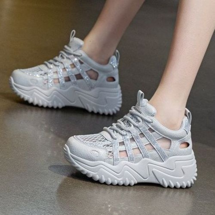Zapatos blancos para mujeres 2026 nuevas sandalias deportivas casuales de alto nivel transpirables, zapatos de moda huecos para mujeres