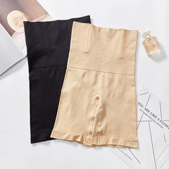 高腰レギンス腹を締めてお尻を持ち上げます。