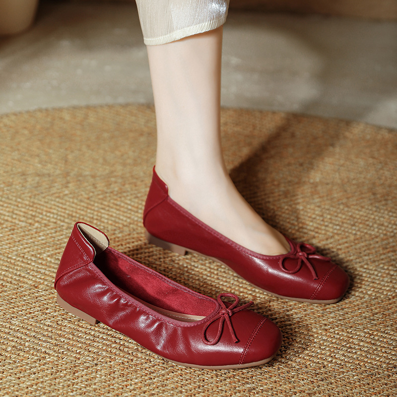 Red retro ballet shoes low-cut flat square toe with bow made of soft…