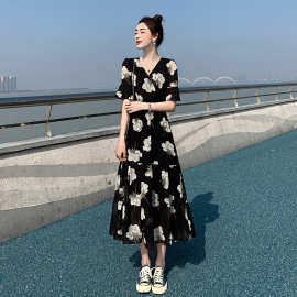 2025夏季新款宽松姐妹女装小花朵长裙显瘦喇叭袖度假碎花连衣裙女