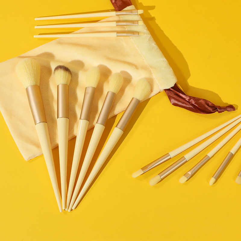 Four Seasons Verde 13 pinceles de maquillaje traje de pelo de fibra suave polvo suelto se ruboriza cepillo de sombra de ojos cepillo de alto brillo herramientas de belleza