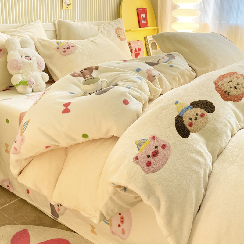 Invierno grueso terciopelo de leche traje de cuatro piezas lindo bordado de toalla de terciopelo de doble cara funda de edredón franela de dibujos animados sábana de tres piezas