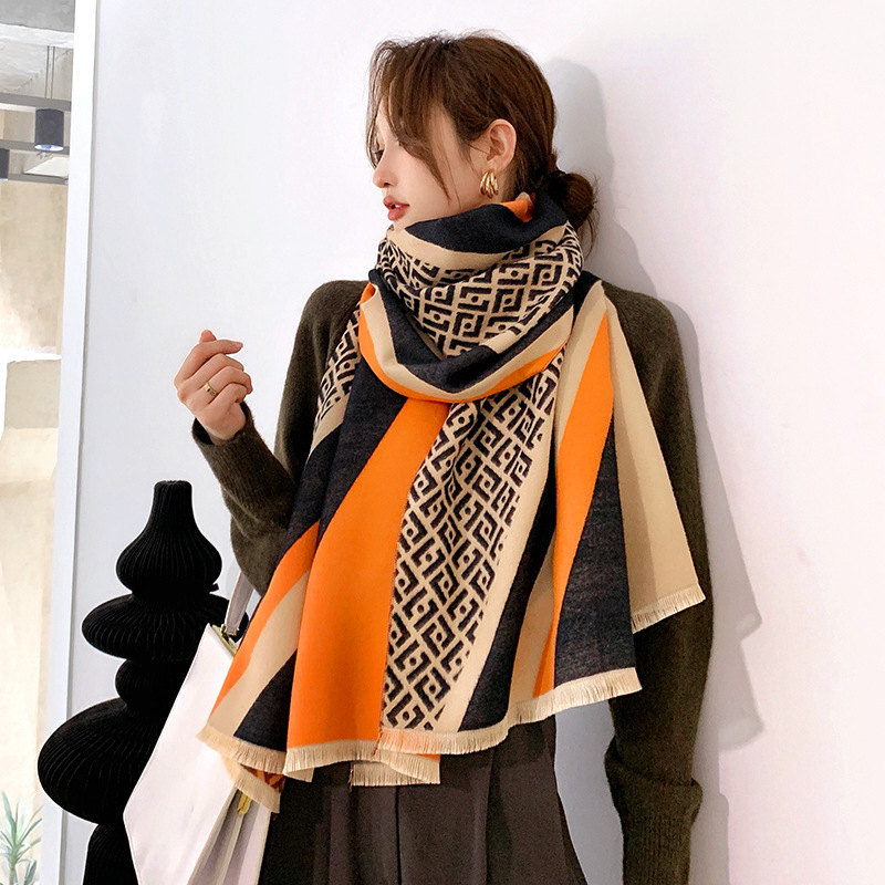 Diamante de color naranja - negro naranja