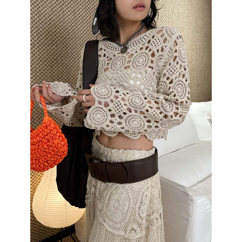 Louvre's New Spring Style French Bohemian Style Crochet Hollow-Out Slimming Knitwear Handmade Short Top for Women Louvre's New Spring Style French Bohemian Style Crochet Hollow-Out Slimming Knitwear Handmade Short Top for Women