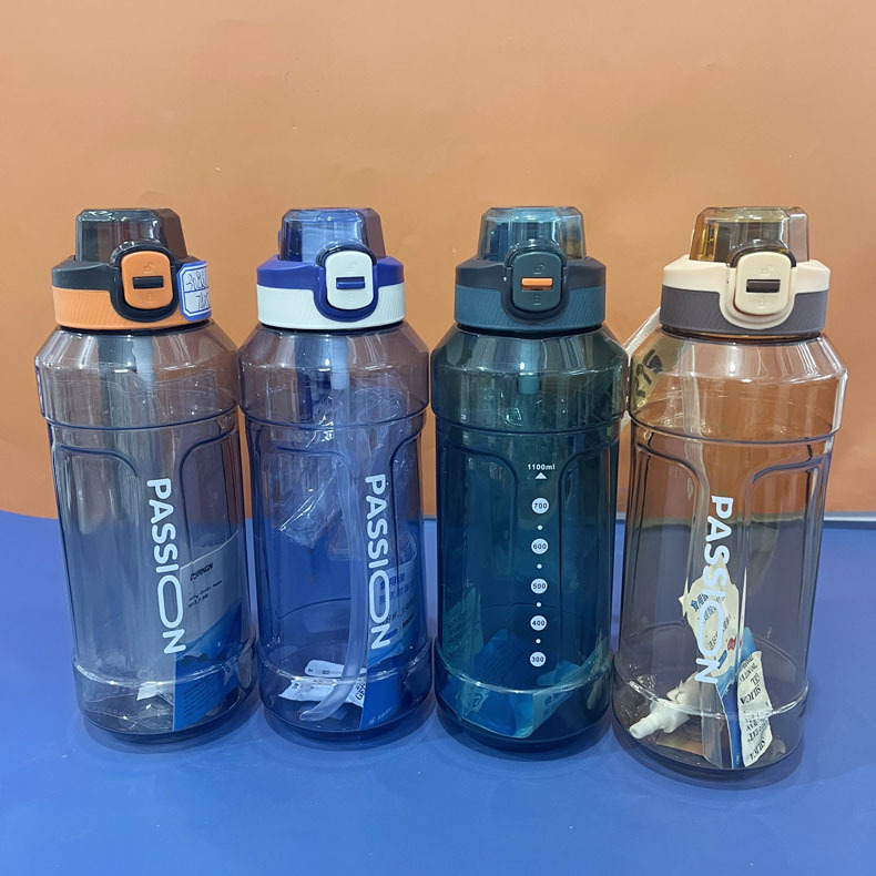 Tianyi0958 gran capacidad 1100ml cubierta de resbalaje sitio de construcción hervidor de agua al aire libre tazas de plástico hervidor de agua de cuerda al por mayor