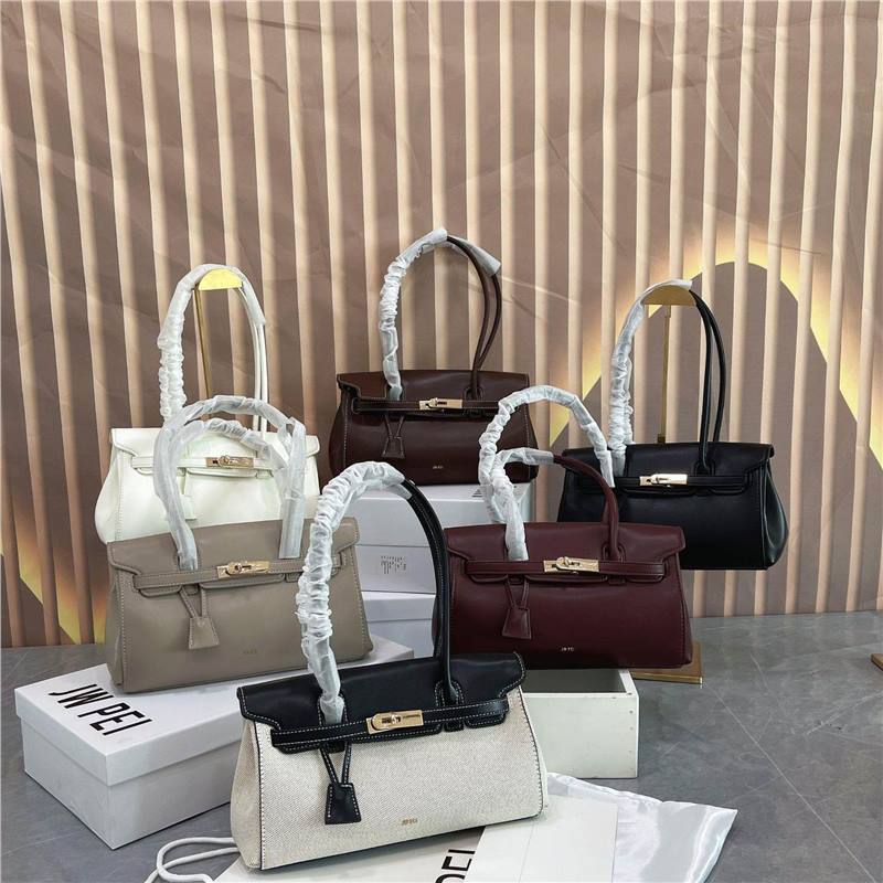 French Baguette High-End Briefcase Handbag Underarm Cross-Border Jw Bag Style Women's Pei Bag Niche 2026 New Shoulder Design Model