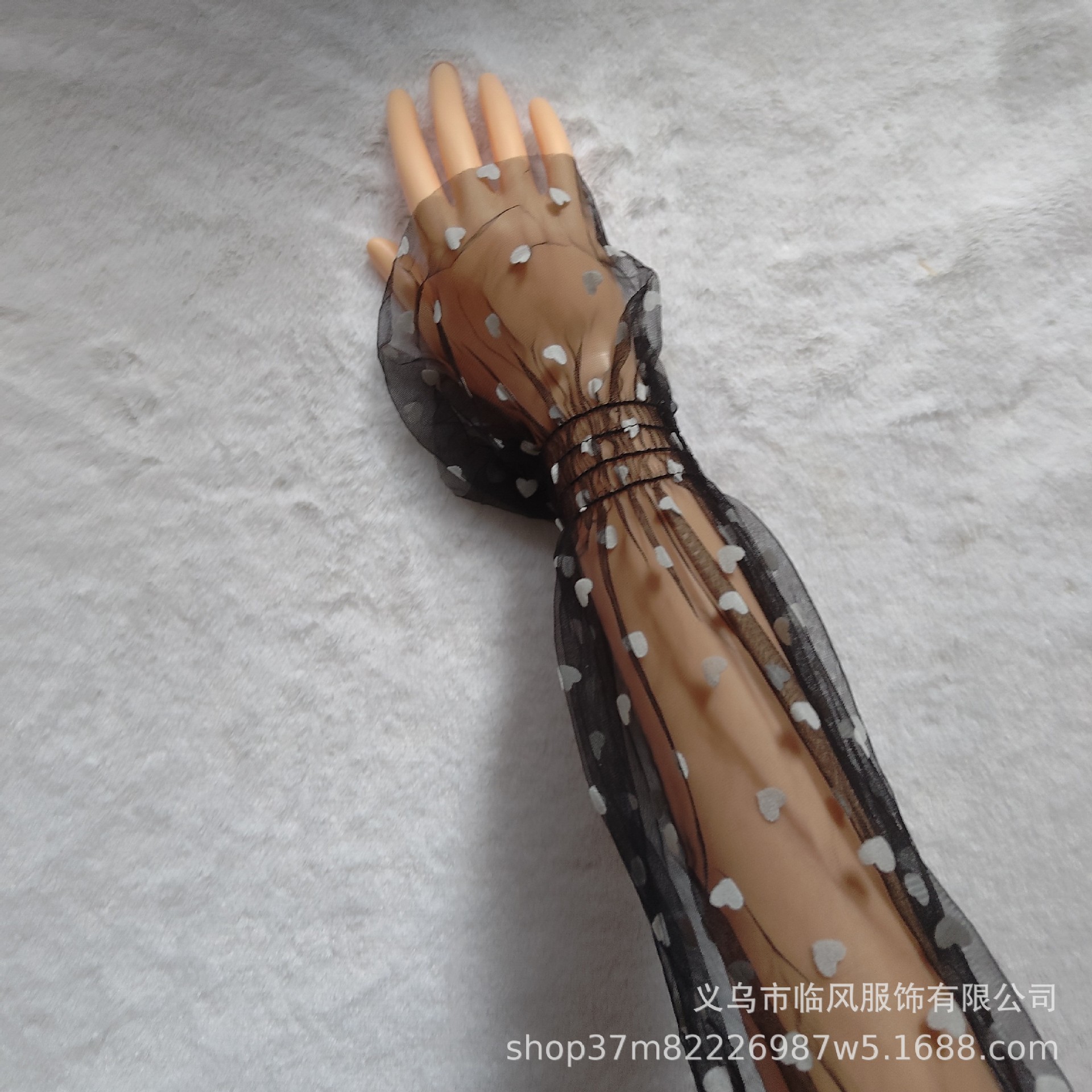 검은 바탕에 하얀 마음