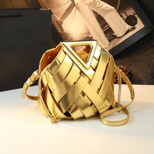 2025�¿�˻@��ˮͰ����Ƥ���ྎ���U��Ů���r��������μ�б���