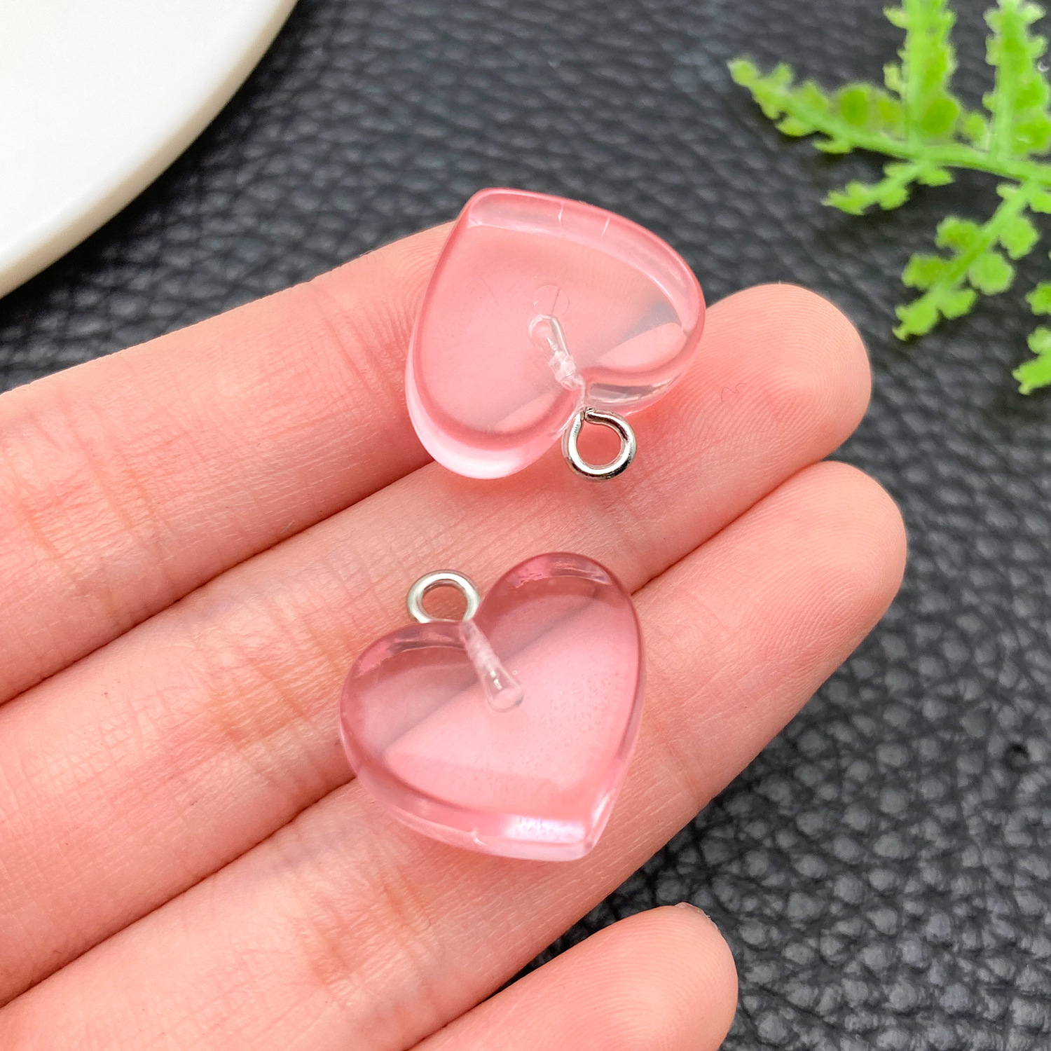 23863-H-透明绿色树脂桃爱心17x17.5x10mm-