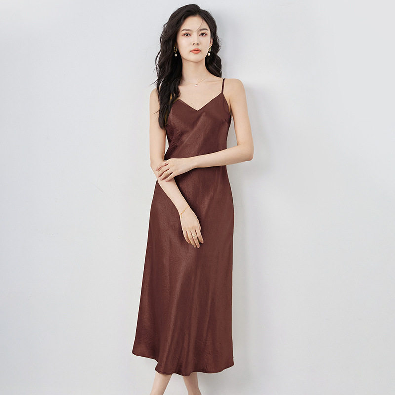 Váy treo dây mùa hè dáng suông midi họa tiết chấm bi — 2506702 - Điểm sóng đen chi tiết 4