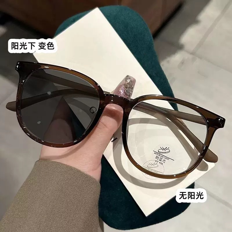 Color-changing myopia glasses, photochromic gray lenses, blue light blocking, lightweight, suitable for everyday wear, large frame, popular style, makes the face appear slimmer, myopia glasses