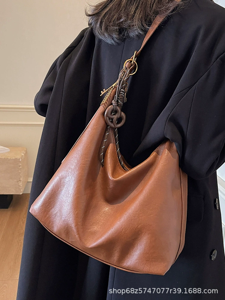 Shoulder Bag, capacious one-shoulder zipper design, high-end winter 2024