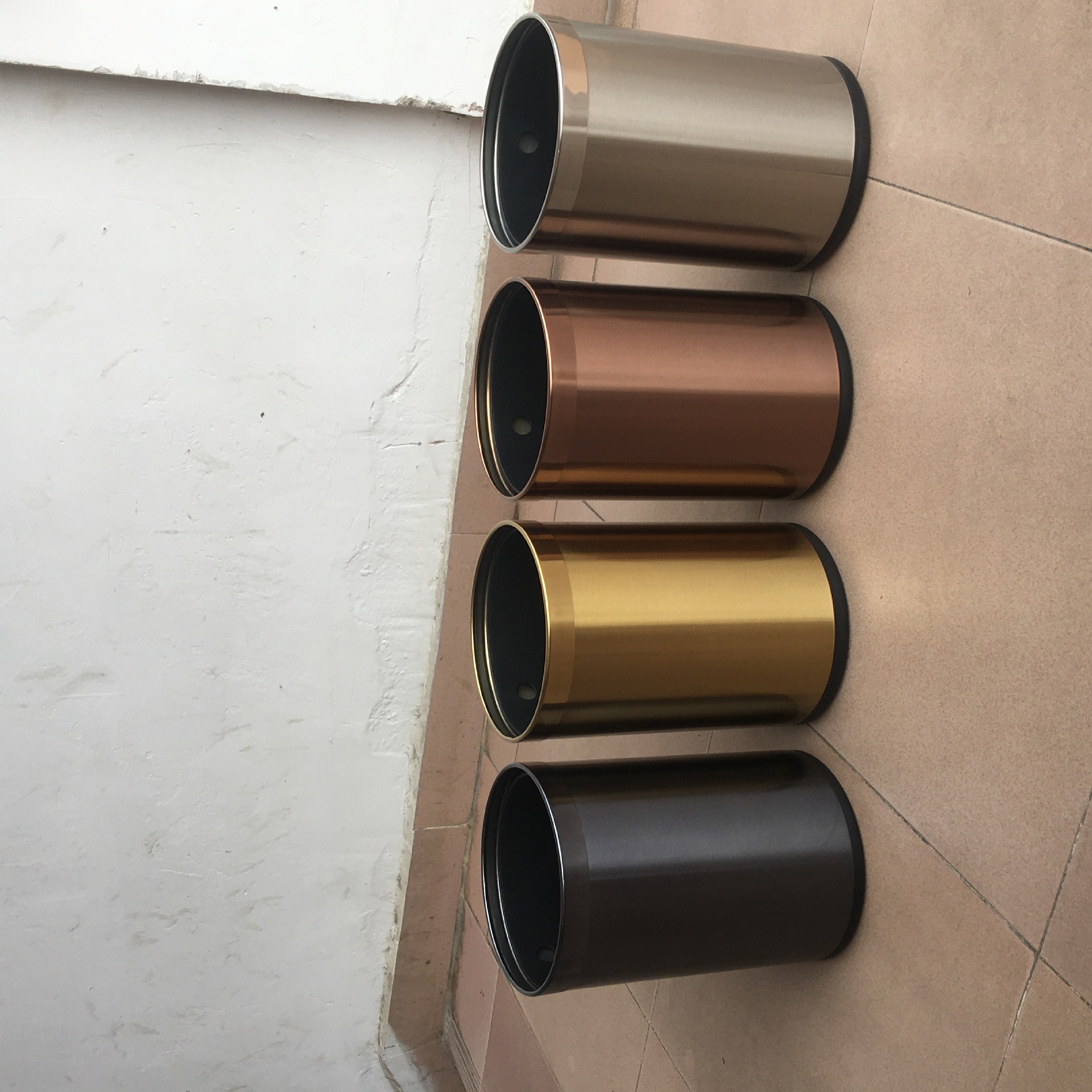 Cubo de ceniza de estilo de Hong Kong caja de fruta cesta de papel higiénico de mano Cubo de basura de acero inoxidable de doble capa retardante de llama