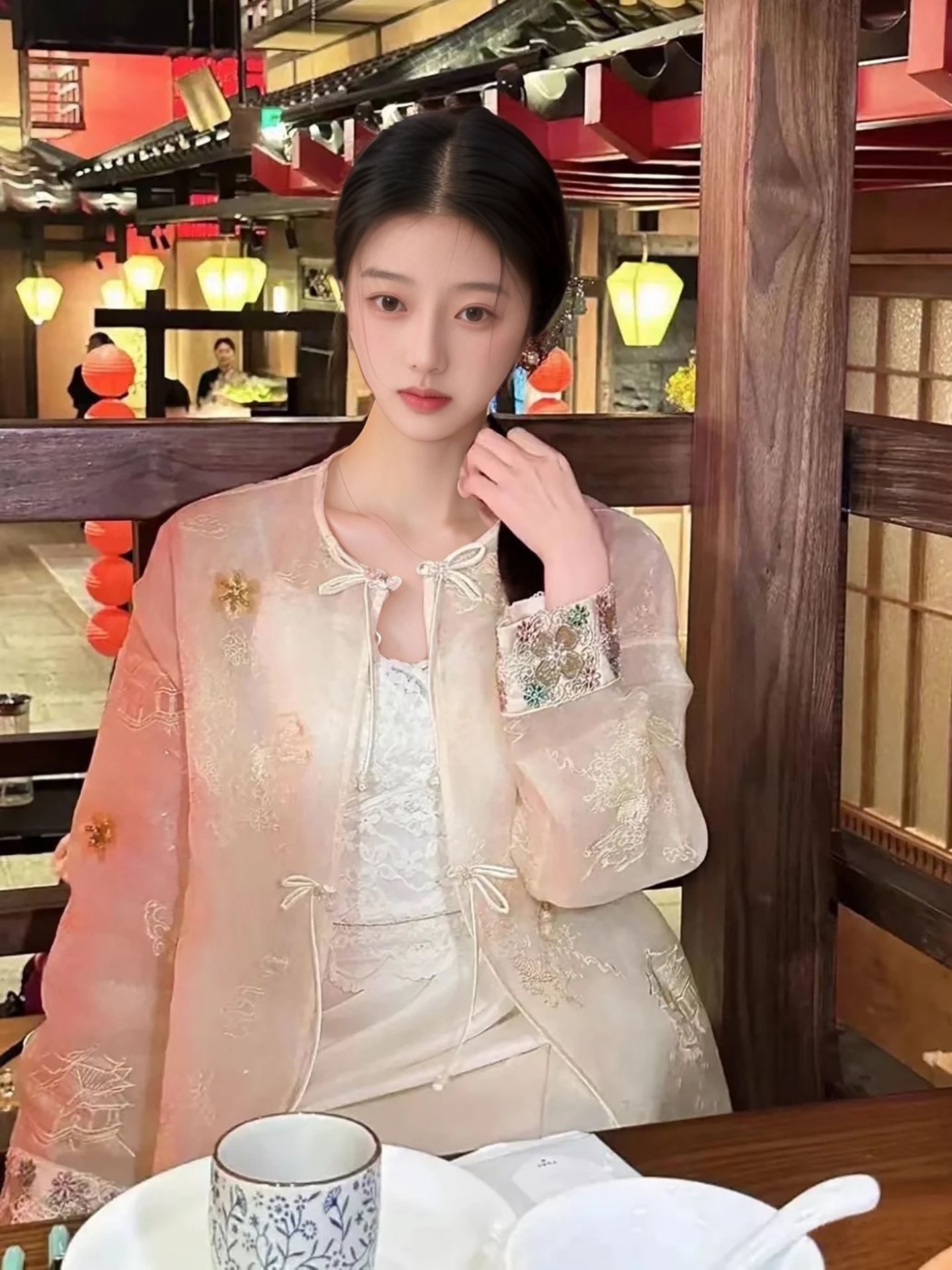 Spring apricot lace silk elegant design shirt