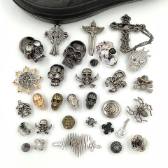 新款克X心朋克鉚釘洞洞鞋飾扣硬朗風花園鞋配飾男士休閒鞋子裝飾