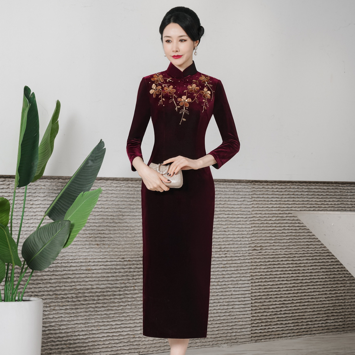 2025 Spring New Slim Fit Improved Velvet Cheongsam Wedding Banquet Dress Long Style for Mother of the Bride and Mother-In-Law Toasting Dress Elegant
