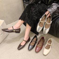 レトロな靴の女性の浅口のバックルとフランス式のメアリー珍靴のファッション2025の低い方の頭の秋の新型の1字