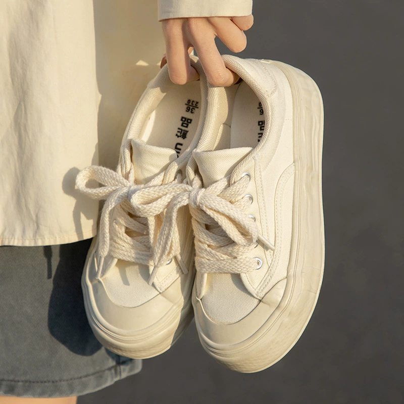 Крашевые/исправление: В оригинале текст странный: " Cloth retro universal white shoes, 2112W". Перевод: "Кожаная обувь в ретро-стиле из ткани, универсальные белые кеды, 2112W"