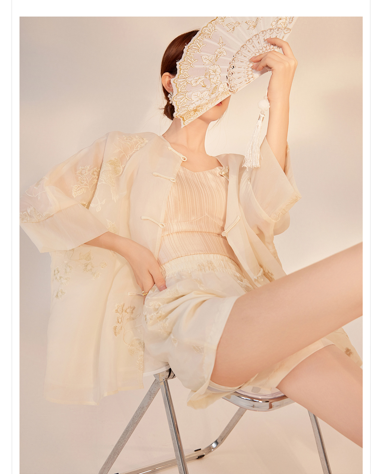Bộ áo sơ mi quần short thêu cúc phong cách Trung Hoa cao cấp M4231 — Áo, Quần short chi tiết 3