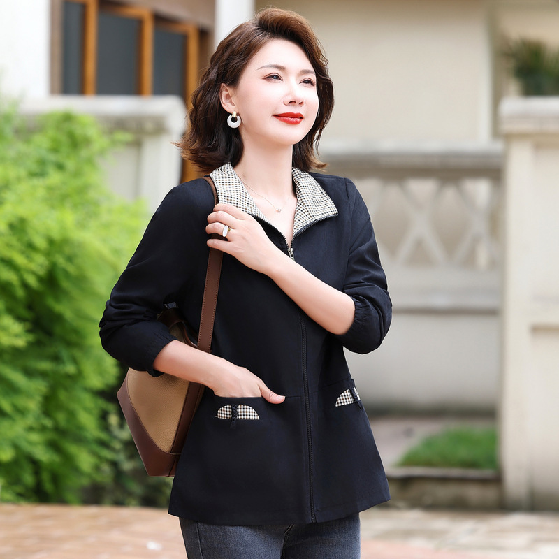 中高年のお母さんは春秋の服の女性の短いタイプの新型の中高年の婦人服の洋風の上着の女性のファッションのジャケットのコートを詰めます。|undefined