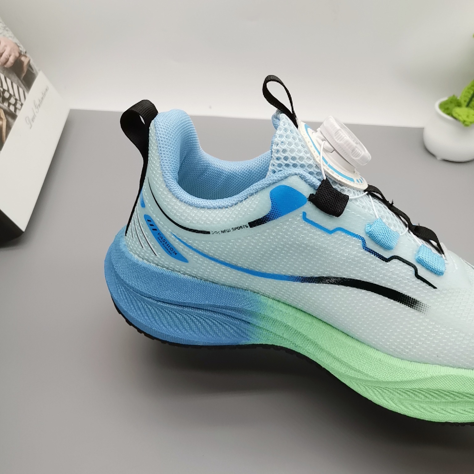 Calzado para correr ligero a través de la red para niños Calzado deportivo con suela de carbón para niños Calzado infantil de gran tamaño Calzado transpirable Calzado deportivo con botones