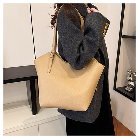 638g Weight Polyester Lining Material Magnetic Buckle Closure Type Double Shoulder Straps Strap Type Tote Bag Bags Type Casual, Daily, Shopping Occasion Pu Leather Material Solid Color Pattern All Seasons Season Women's Gender Classic Style Style Dumpling Shape Shape Women's Pu Leather Solid Color Classic Style Dumpling Shape Magnetic Buckle Tote Bag 5