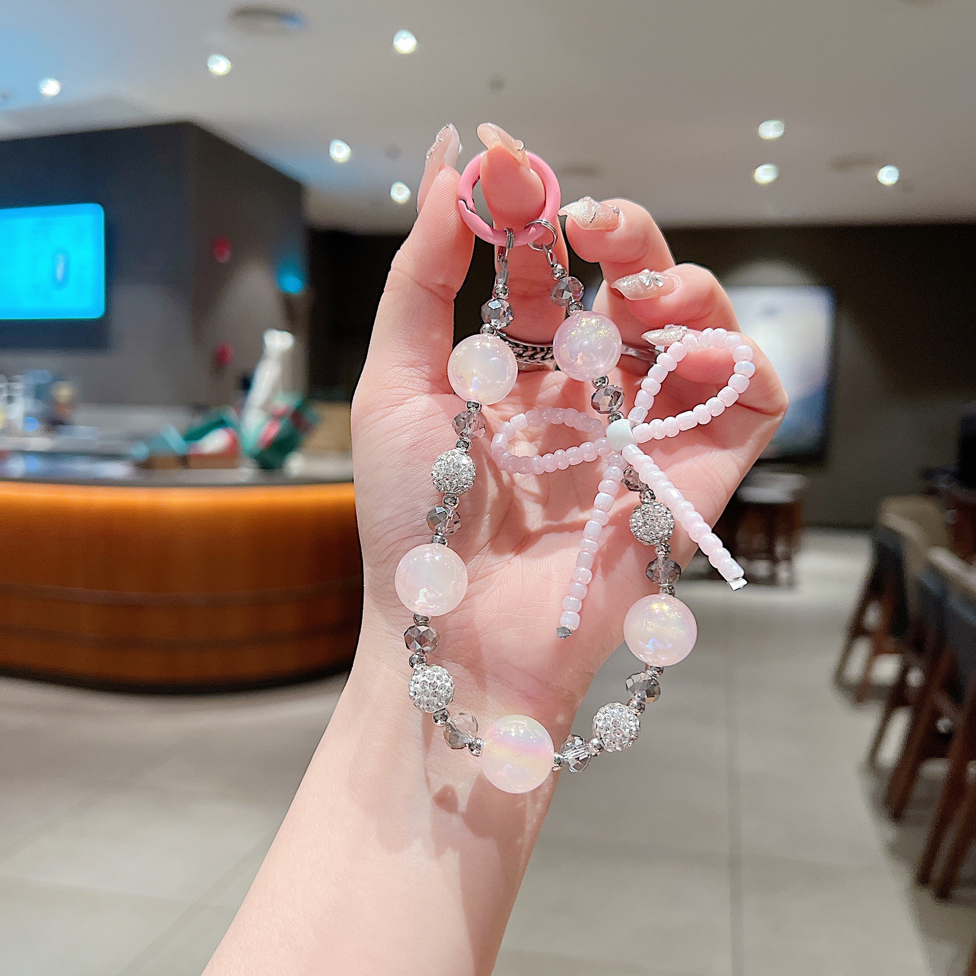 Verano creativo diamantes de imitación cristal con cuentas bowknot funda para teléfono móvil cordón cadena corta moda todo fósforo bolso colgante