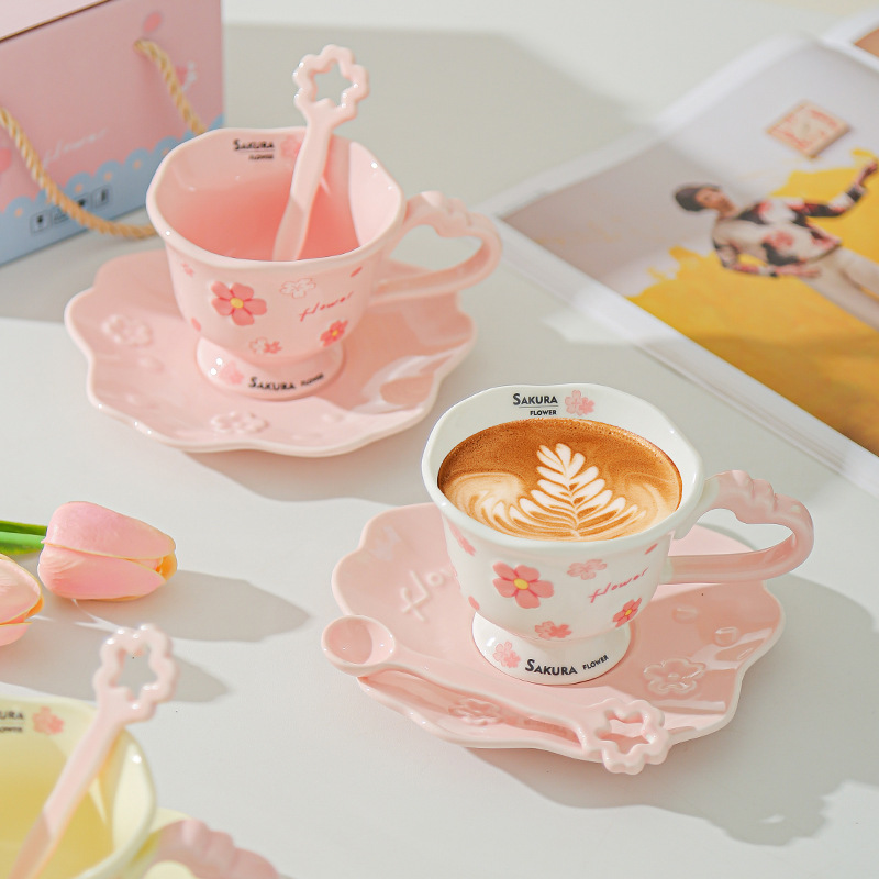 Alto valor de la cara flor de cerezo relieve taza de marca personalidad creativa de la chica corazón de cerámica casera taza de agua taza de café plato regalo de mano