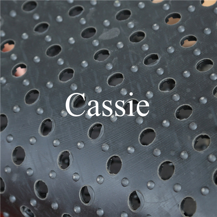 C卷材镂空疏水防滑橡胶板，青岛防滑橡胶垫厂家