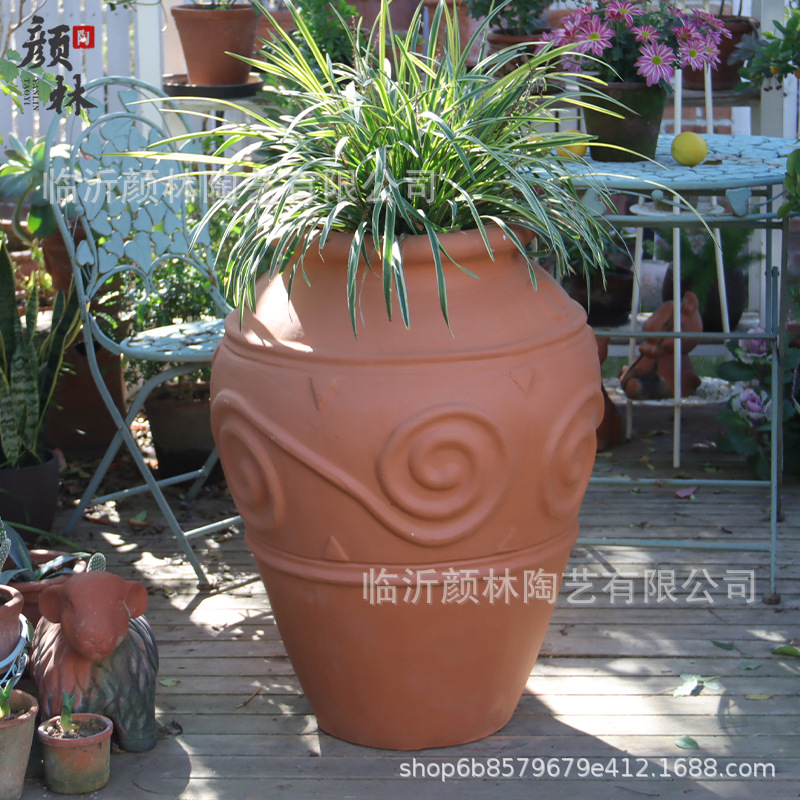 Grandes jardines al aire libre de terra terra terraza terraza de cerámica de barro rojo suelo de cerámica gruesa paisaje de cerámica roja gran maceta de plantas ventilada
