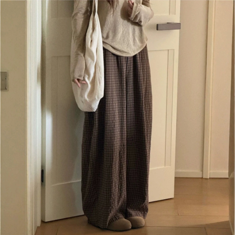Xiaohongshu-style hazelnut milk chestnut distressed bubble texture retro plaid wide-leg straight pants for early autumn casual wear