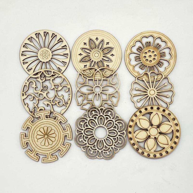 Diyアクセサリーの木製の透かし彫りのペンダントの透かし彫りの窓の花の木の切れの60mm-70mmの透かし彫りの円の現物の卸売り|undefined