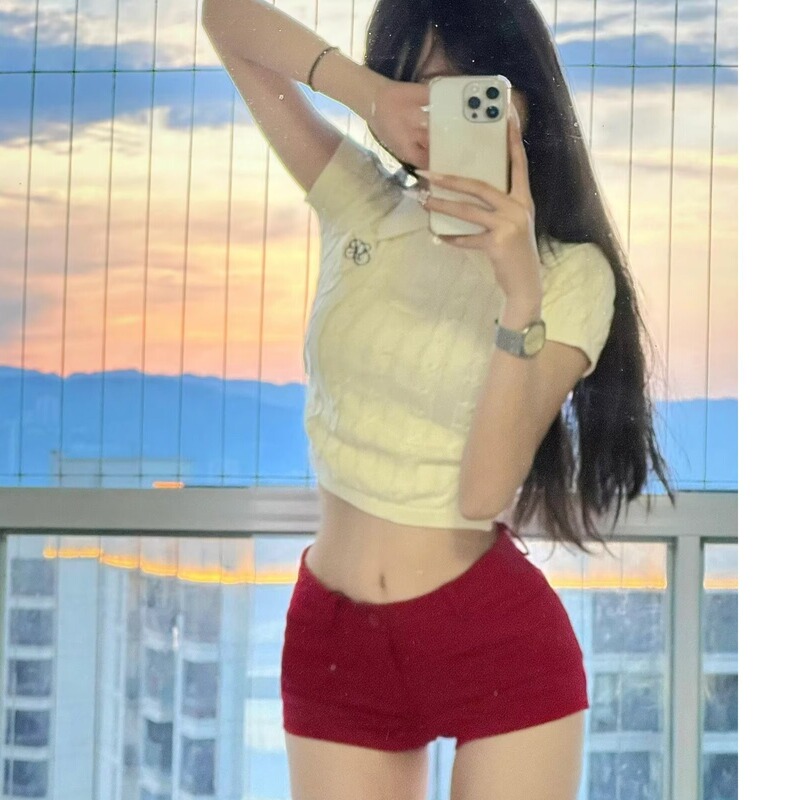 American-Style Tight Denim Shorts for Women, Summer 2026, Petite Spicy Girl Elastic A-Line Shorts, Red Hot Hip-Hugging Hot Pants American-Style Tight Denim Shorts for Women, Summer 2026, Petite Spicy Girl Elastic A-Line Shorts, Red Hot Hip-Hugging Hot Pants