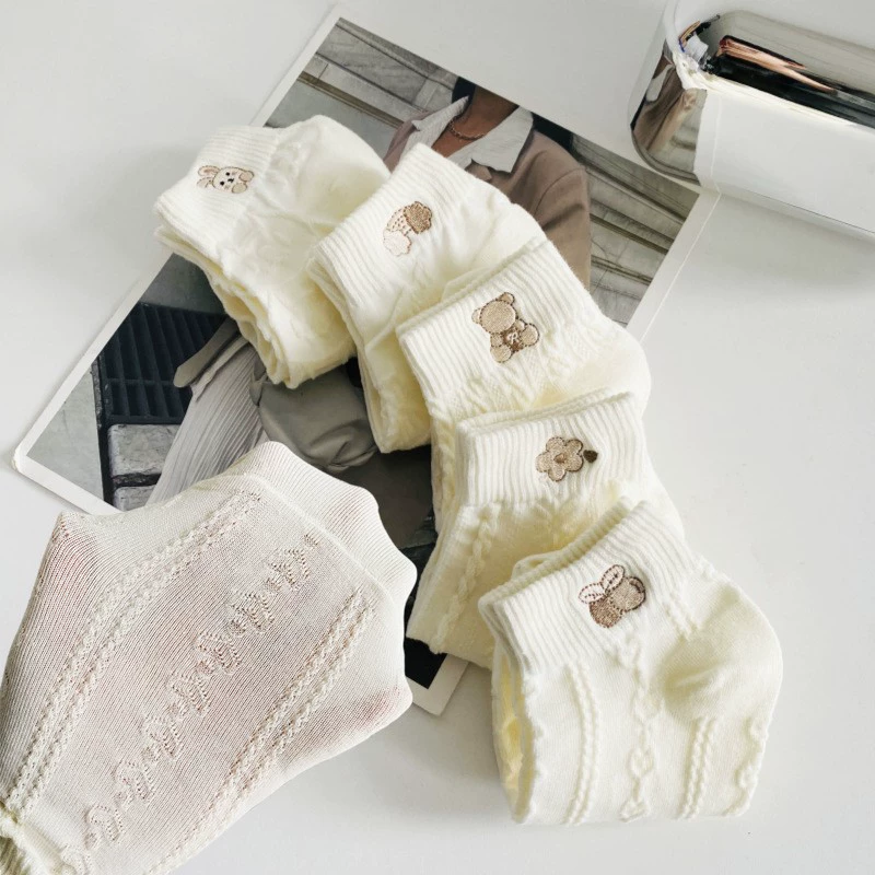Autumn breathable cotton socks, with embroidery, absorbs sweat and smell